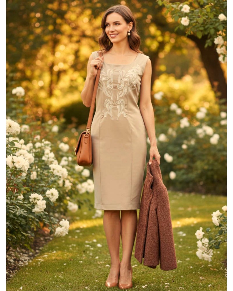 Μπεζ Πένσιλ φόρεμα με κέντημα στο μπούστο